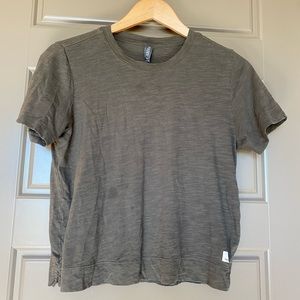Vuori Sunset Tee - Oregano - Size XS
